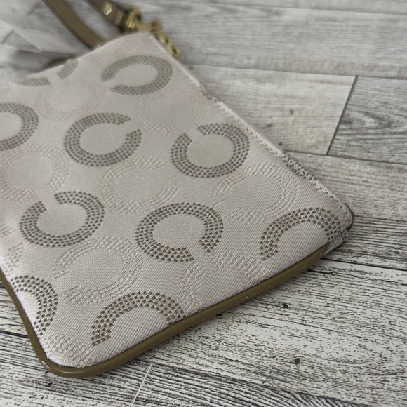 Coach Ash Dot Op Art Wristlet F49460 NWT - Picture 6 of 10